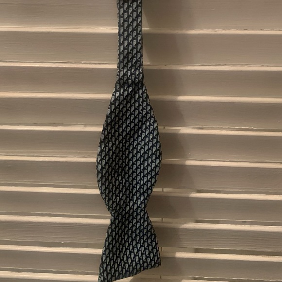 Men’s vineyard vines bow tie - Picture 2 of 3